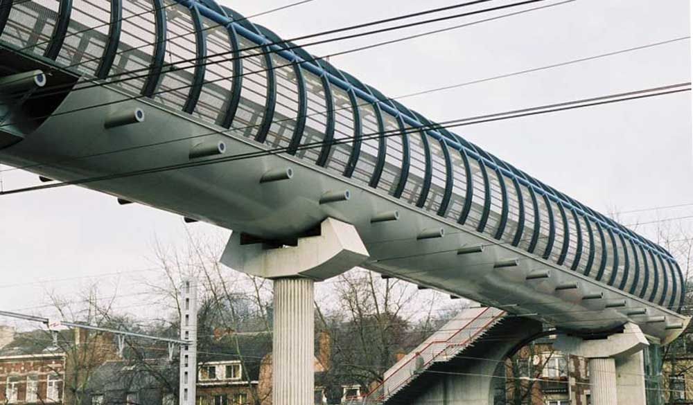 De voetgangersbrug  van Herbatte